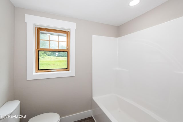 957 W Hunt Rd, Alcoa, TN 37701 - bathroom with toilet and shower / tub combination