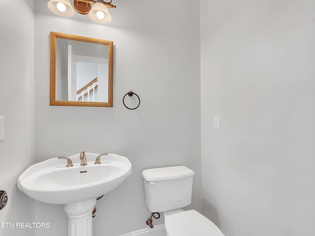 1511 Atlee Summit Ln, Knoxville, TN 37931 - half bath featuring toilet and a sink