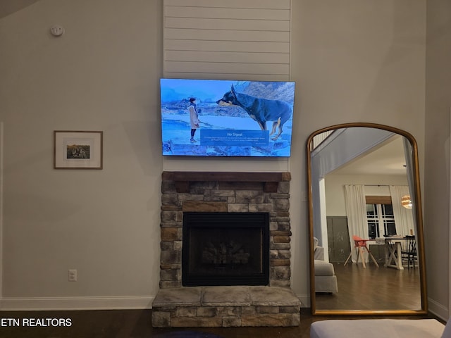 6312 Knightsboro Rd, Knoxville, TN 37912 - detailed view of wood finished floors, a fireplace, a smoke detector, and arched walkways