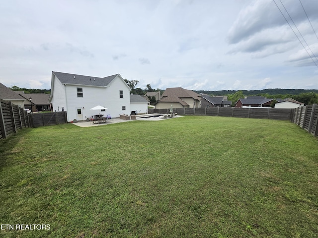 6312 Knightsboro Rd, Knoxville, TN 37912 - fenced backyard with a patio area and a residential view