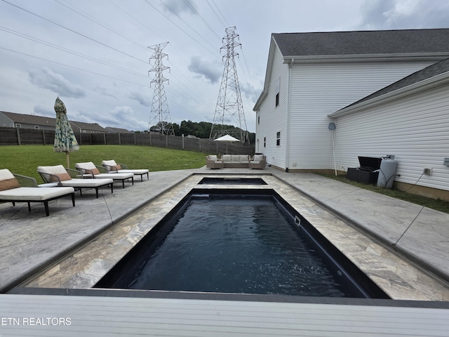 6312 Knightsboro Rd, Knoxville, TN 37912 - view of swimming pool with outdoor lounge area, a fenced backyard, and a patio