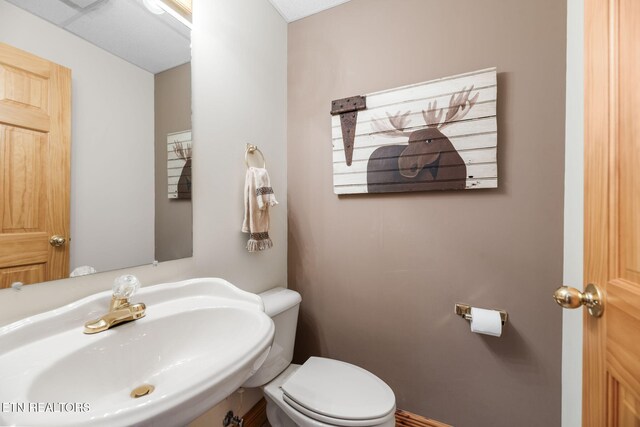 152 Eagle Crst, Tazewell, TN 37879 - bathroom featuring a sink and toilet
