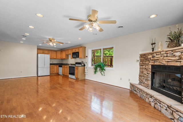 152 Eagle Crst, Tazewell, TN 37879 - unfurnished living room featuring recessed lighting, ceiling fan, a fireplace, and light wood-style flooring