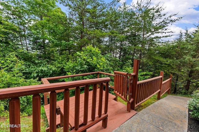 152 Eagle Crst, Tazewell, TN 37879 - view of wooden deck