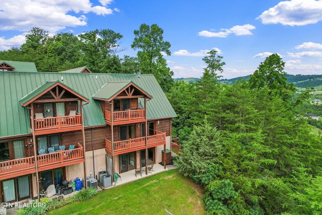 152 Eagle Crst, Tazewell, TN 37879 - rear view of property with a patio area, a standing seam roof, a balcony, a metal roof, and a lawn