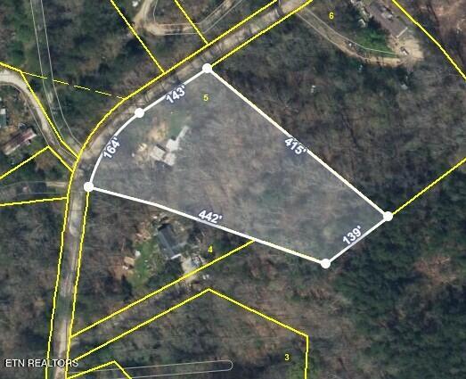 480 Half Moon Rd, Oliver Springs, TN 37840