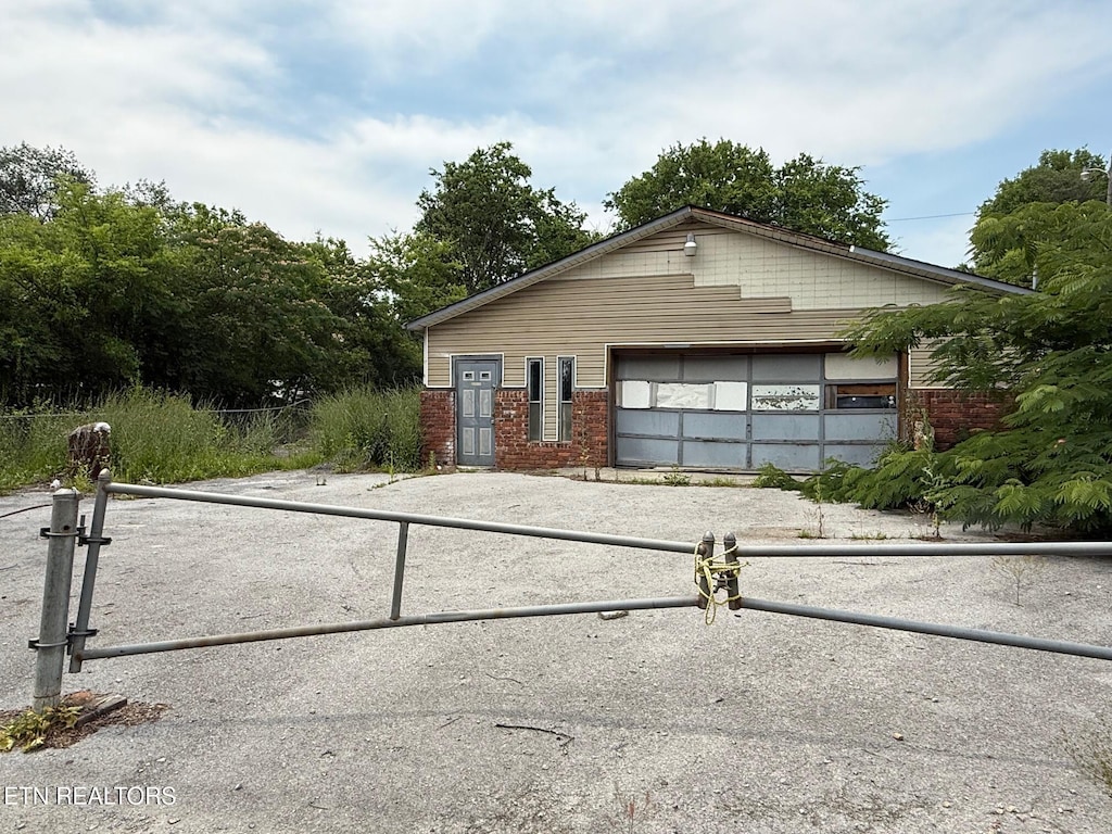 6921 Old Rutledge Pike, Knoxville, TN 37924 - view of front of home with brick siding