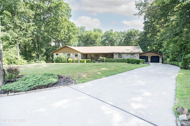 146 Lake Hills Dr, Oak Ridge, TN 37830 - single story home featuring stone siding, an outbuilding, and a front lawn