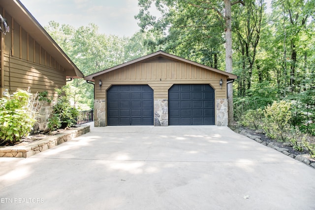 146 Lake Hills Dr, Oak Ridge, TN 37830 - view of detached garage