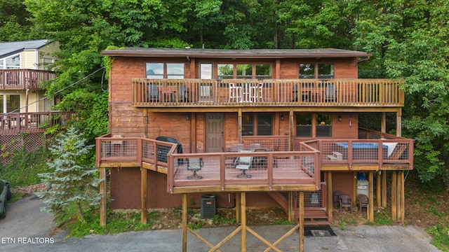 1516 Zurich Rd, Gatlinburg, TN 37738 - back of property with a balcony and a deck