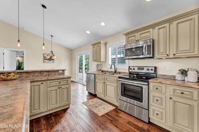 235 Jessie Ln, Lenoir City, TN 37772 - kitchen featuring cream cabinets, stainless steel appliances, vaulted ceiling, dark wood-style floors, and pendant lighting