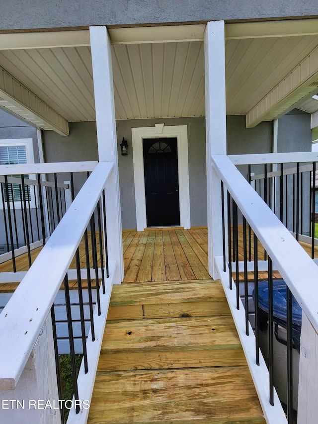 212 Ellison Rd, Lafollette, TN 37766 - property entrance with stucco siding