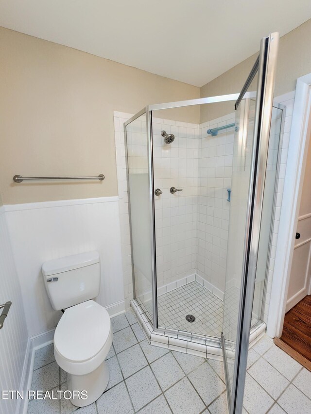 212 Ellison Rd, Lafollette, TN 37766 - bathroom featuring a shower stall and wainscoting