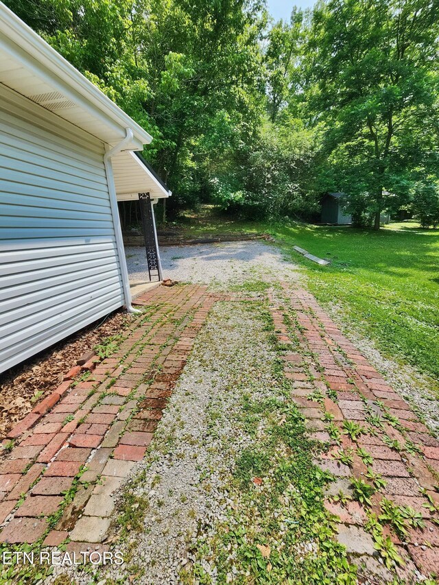918 5th St, Jellico, TN 37762 - view of grassy yard