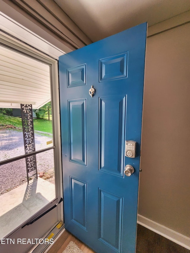 918 5th St, Jellico, TN 37762 - foyer entrance with baseboards