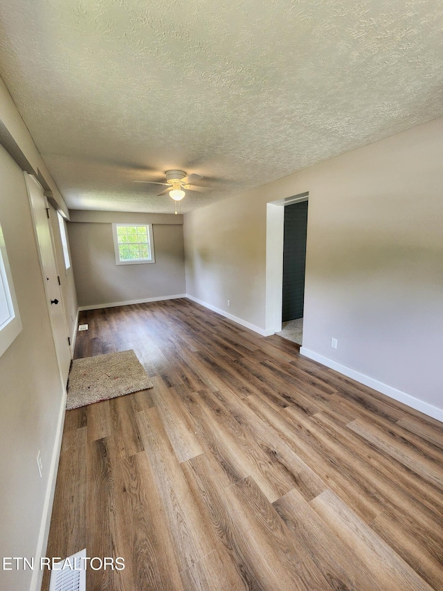 918 5th St, Jellico, TN 37762 - unfurnished room with a textured ceiling, wood finished floors, and a ceiling fan