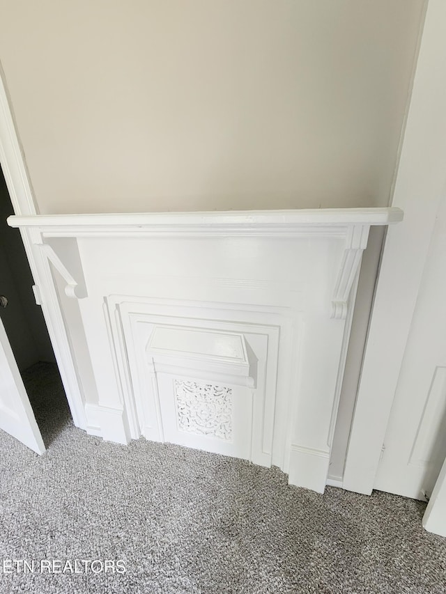 918 5th St, Jellico, TN 37762 - detailed view of carpet flooring