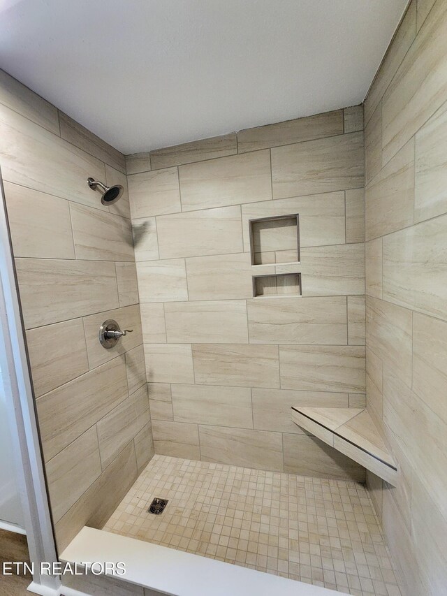 918 5th St, Jellico, TN 37762 - bathroom featuring tiled shower