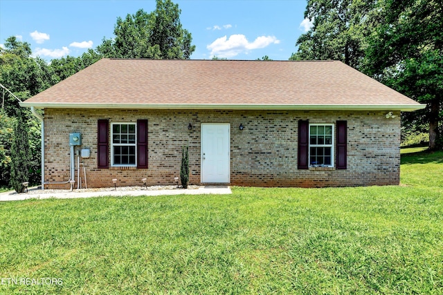 1721 N Parkridge Dr, Knoxville, TN 37924 - view of front of house featuring brick siding, a front lawn, and roof with shingles