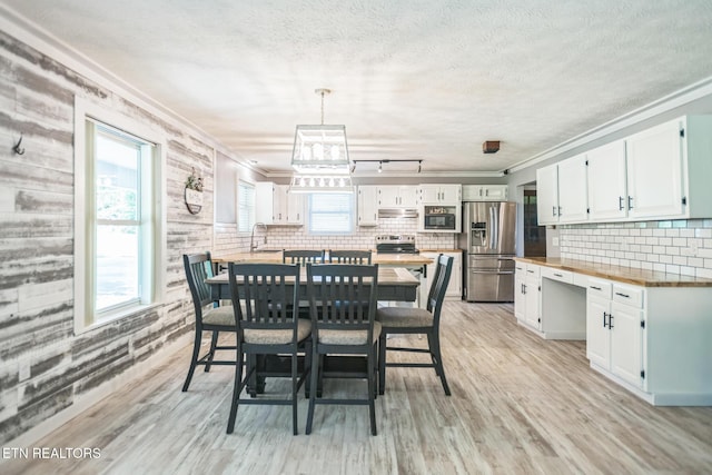 1820 Locust Grove Rd, New Tazewell, TN 37825 - dining room featuring crown molding, a textured ceiling, and light wood-style flooring