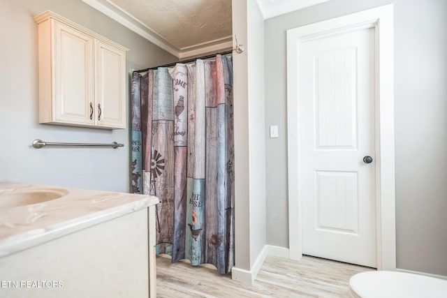 1820 Locust Grove Rd, New Tazewell, TN 37825 - full bathroom with wood finished floors, a textured ceiling, vanity, crown molding, and a shower with curtain