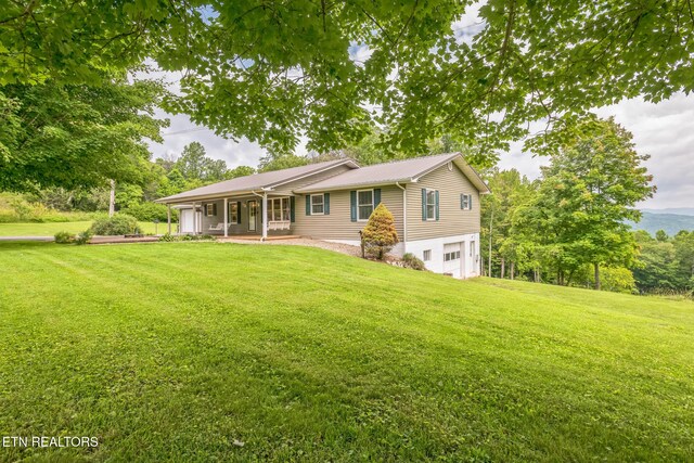 1820 Locust Grove Rd, New Tazewell, TN 37825 - view of front of property featuring an attached garage, a front lawn, and a porch