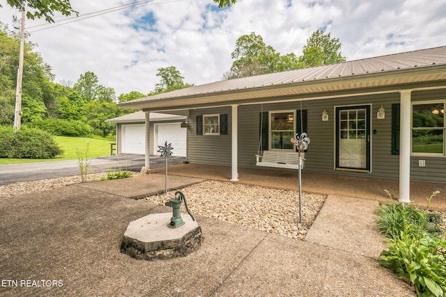 1820 Locust Grove Rd, New Tazewell, TN 37825 - view of front facade featuring covered porch, driveway, and a metal roof