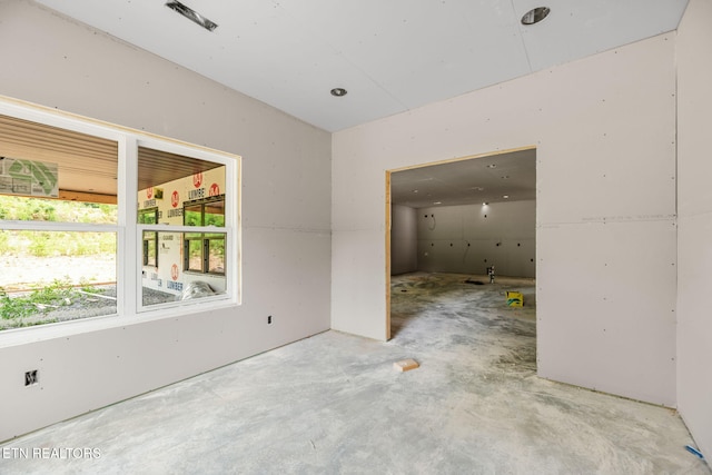 7624 Drake Ln, Knoxville, TN 37924 - spare room featuring unfinished concrete flooring