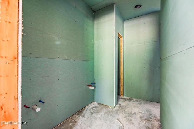 7624 Drake Ln, Knoxville, TN 37924 - bathroom with concrete flooring