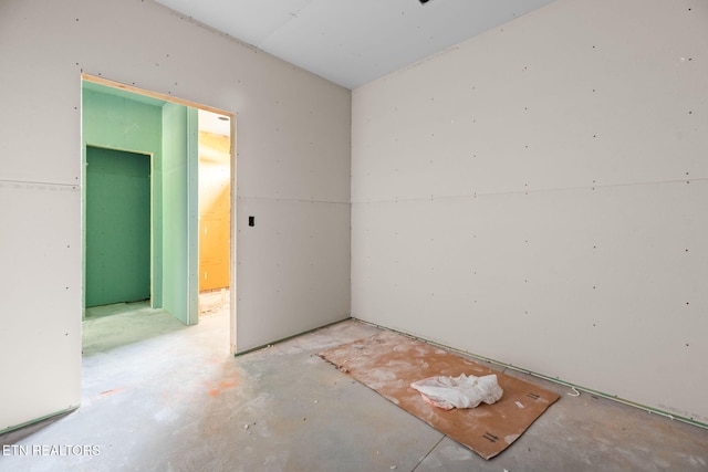 7624 Drake Ln, Knoxville, TN 37924 - unfurnished room with concrete floors