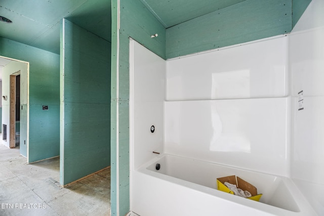 7624 Drake Ln, Knoxville, TN 37924 - bathroom featuring a tub to relax in