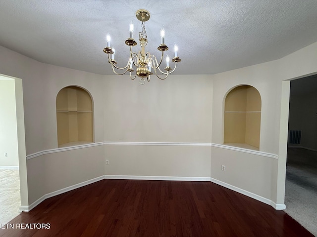 1670 Maremont Rd, Knoxville, TN 37918 - empty room featuring wood finished floors, a chandelier, and a textured ceiling