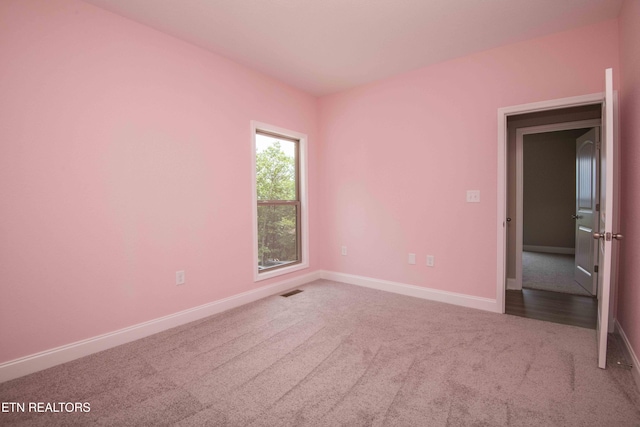 2609 Mountain Blvd, Sevierville, TN 37876 - carpeted empty room with baseboards