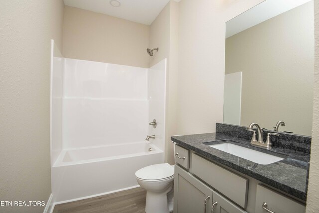 2609 Mountain Blvd, Sevierville, TN 37876 - bathroom with wood finished floors, vanity, and shower / tub combination