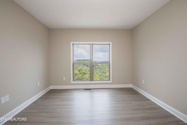 2609 Mountain Blvd, Sevierville, TN 37876 - unfurnished room featuring wood finished floors and baseboards