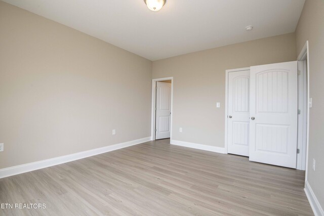 2609 Mountain Blvd, Sevierville, TN 37876 - unfurnished bedroom featuring light wood-type flooring and a closet