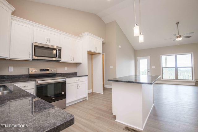 2609 Mountain Blvd, Sevierville, TN 37876 - kitchen with appliances with stainless steel finishes, light wood-type flooring, white cabinetry, a ceiling fan, and decorative light fixtures