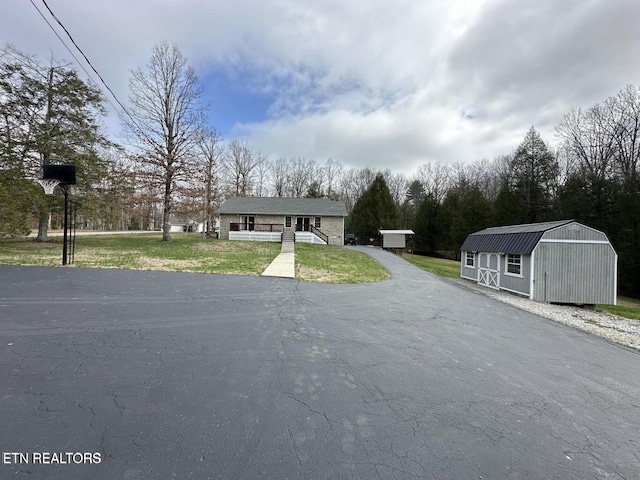 1096 Circle Dr, Jamestown, TN 38556 - view of front of home featuring a storage shed, a front yard, and a gambrel roof