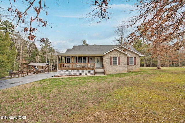 1096 Circle Dr, Jamestown, TN 38556 - ranch-style house featuring a porch, a front yard, driveway, and brick siding