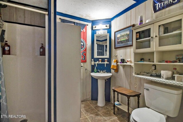 1096 Circle Dr, Jamestown, TN 38556 - bathroom featuring tile patterned flooring, a stall shower, and a textured ceiling