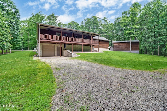 41 Crest Pl, Monterey, TN 38574 - view of front of house featuring gravel driveway, a front yard, a garage, and a wooden deck
