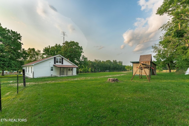 2530 Roslin Rd, Deer Lodge, TN 37726 - view of grassy yard