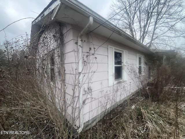 332 Ridge Rd, Lancing, TN 37770 - view of side of home