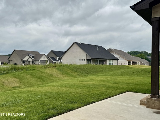 2107 Lantern Park Ln, Knoxville, TN 37932 - view of green lawn featuring a residential view
