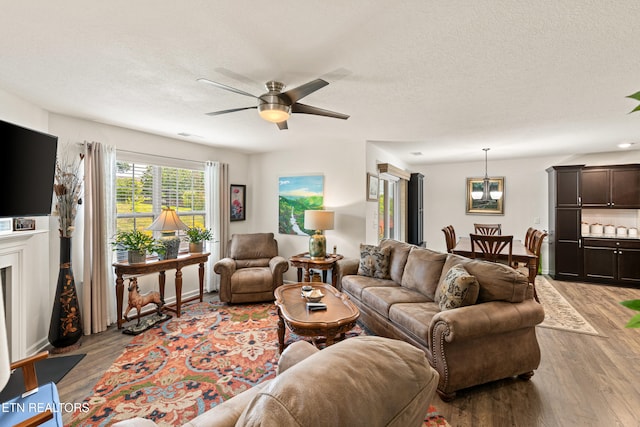 1426 Mesquite Dr, Sevierville, TN 37876 - living area featuring light wood-style flooring, a ceiling fan, and a textured ceiling