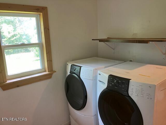 4016 Retro Hughes Rd, Graysville, TN 37338 - laundry area featuring washing machine and clothes dryer