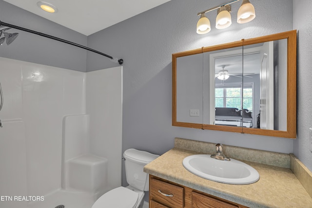 4040 Roundtop Dr, Sevierville, TN 37862 - full bath featuring vanity and a shower