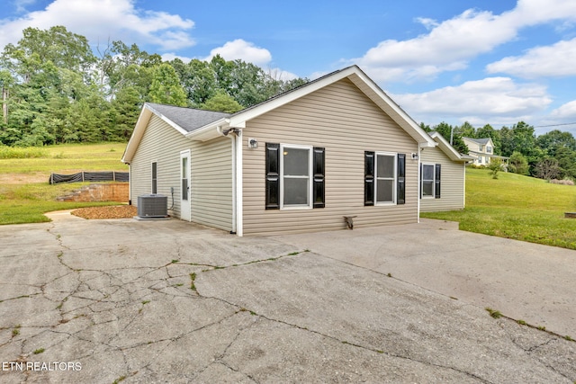 8040 Walt Way, Corryton, TN 37721 - rear view of property with driveway, a yard, and a patio
