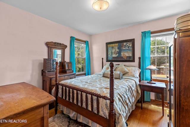 5400 Parkdale Rd, Knoxville, TN 37912 - bedroom featuring wood finished floors