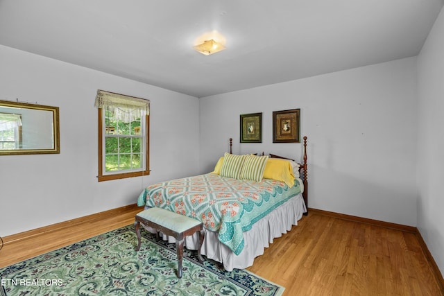 5400 Parkdale Rd, Knoxville, TN 37912 - bedroom featuring light wood-style flooring and baseboards